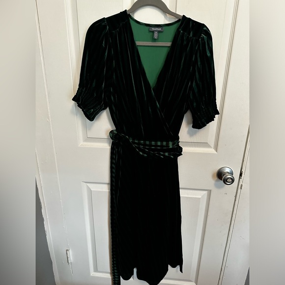 Green and Black Stripe Velvet Wrap Dress: 1X - Picture 2 of 4